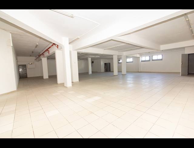 320M² BUSINESS CENTRE TO LET IN CROFTDENE